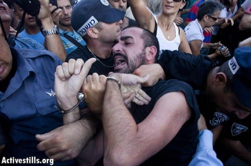 יגאל רמב"ם נעצר במהלך ההפגנות מול בניין העירייה