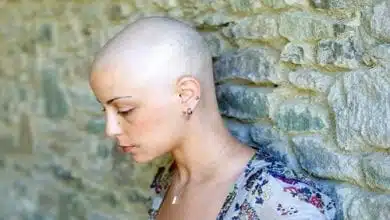 אישה החולה בסרטן השד