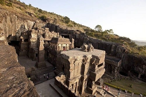 מערות התפילה באלורה (מזרח הודו) - בנייה עמידה בת 1,400 שנה