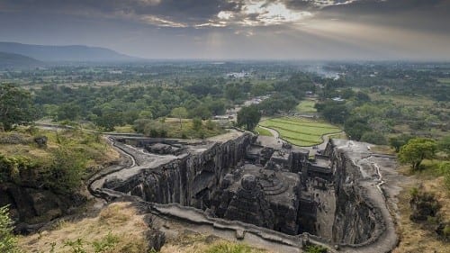 מערות התפילה באלורה (מזרח הודו) - "האמנים העתיקים הכירו את צדדיו הטובים של ההמפ"