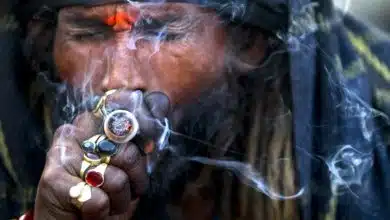 נפאלי מעשן ג'אראס בצ'ילום