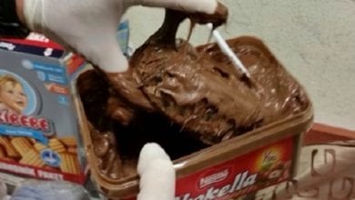 צפו: ניסה להבריח 8 ק"ג אופיום בחבילות שוקולד