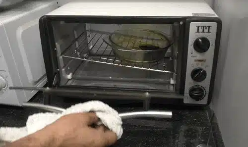 מכניסים קנאביס לתנור