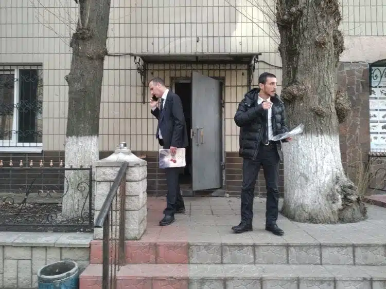 עורכי הדין ניר יסלוביץ ודניאל פאר בקייב, אוקראינה