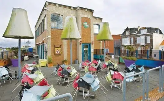 המתחם הנטוש של Checkpoint Cafe - לשעבר הקופישופ הכי גדול בהולנד