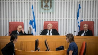 השופט חנן מלצר על כס בית המשפט העליון בשבתו בג"ץ