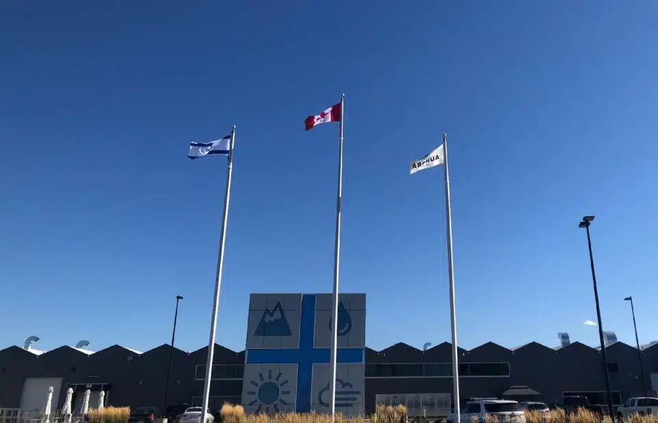 דגל ישראל בכניסה למתקן אורורה סקיי