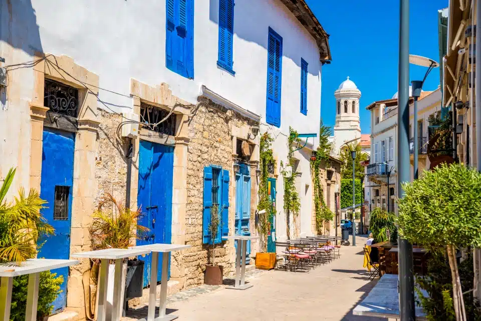 רחוב Genethliou Mitellla, רחוב תיירותי המוביל לקתדרלת איה נאפה. לימסול, קפריסין