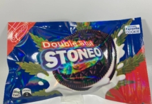 מכתבי האזהרה של ה-FDA נשלחו בין היתר ליצרנית של עוגיות Stoneo, שלפי ה-FDA דומות מדי באריזה שלהן לאריזות של עוגיות אוראו רגילות, ועלולות להטעות צרכנים