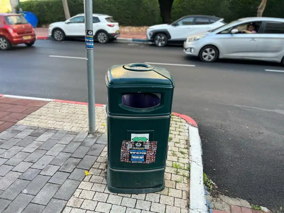 פרסומת לערוץ סחר בטלגרם עושה שימוש בתמונות החטופים והנרצים בטבח 7.10