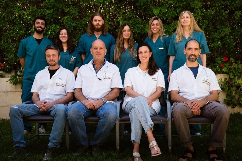 ד"ר נרי דורון וצוות המרפאה ברמת השרון, חלוצים בתחום הטיפול ב- CBD בחיות מחמד בישראל