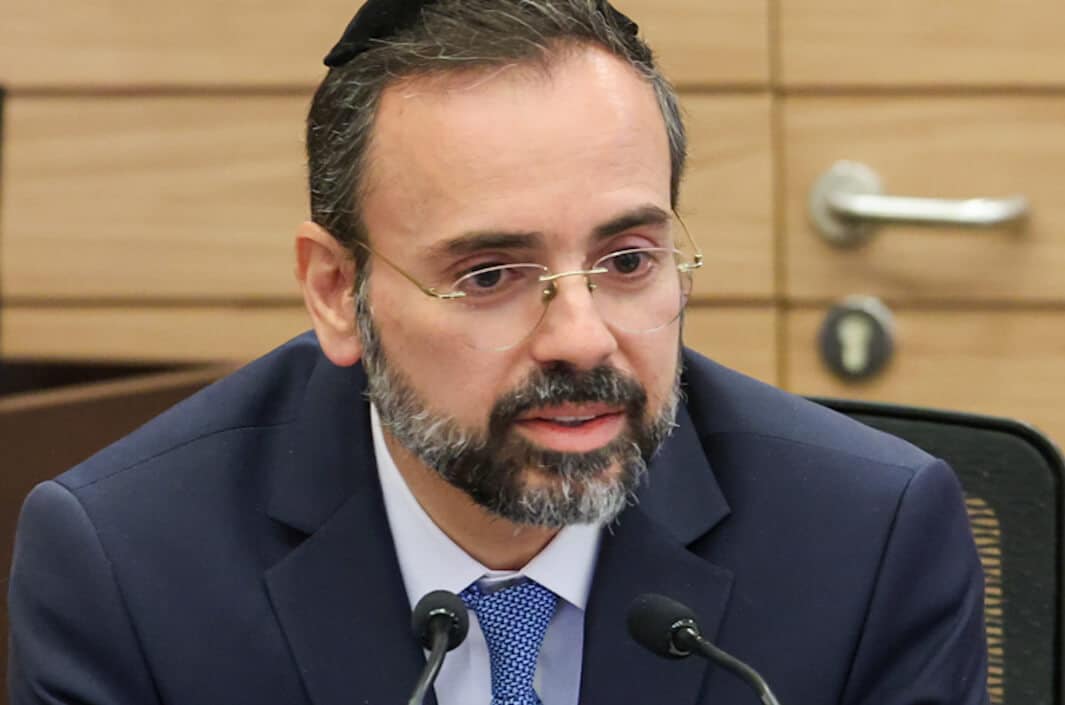 אוריאל בוסו, שר הבריאות